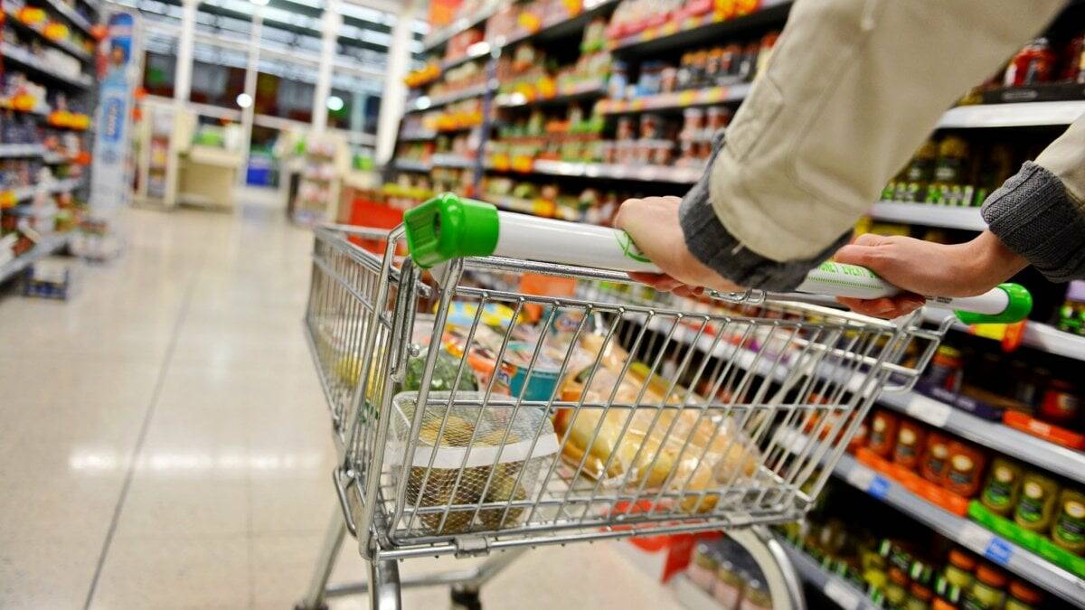 Covid, l’appello dei sindacati: “Chiudere supermercati a Pasqua e Pasquetta”