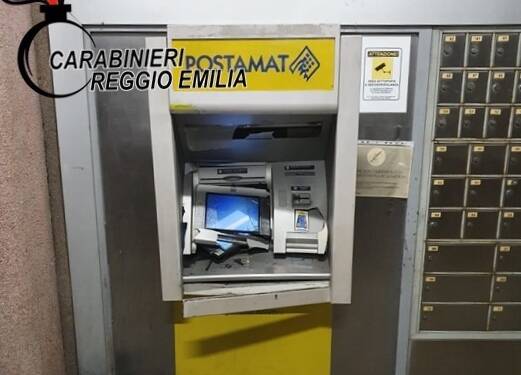 Castelnovo Sotto, fanno esplodere il bancomat dell’ufficio postale