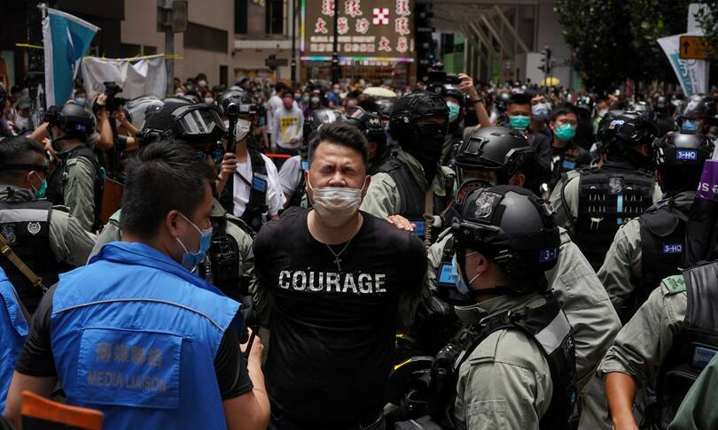 Nuovi disordini ad Hong Kong, 300 arresti