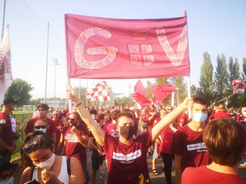 Reggiana-Bari, il match per la B: l’affetto dei tifosi