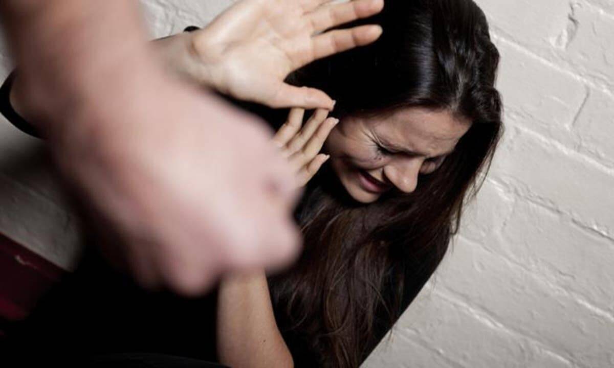 Violenze domestiche, agli arresti padre brutale