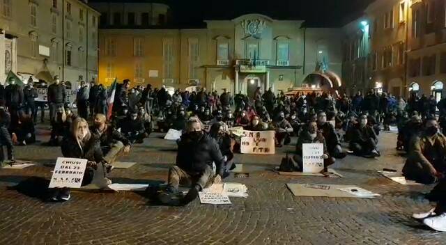Piazza Prampolini, la protesta delle palestre reggiane