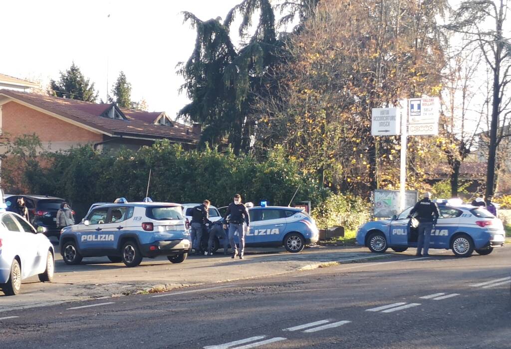 Via Martiri di Cervarolo, dà in escandescenze e molesta i passanti: arrestato