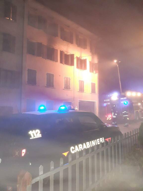 Casina, incendio in un appartamento: 70enne intossicato
