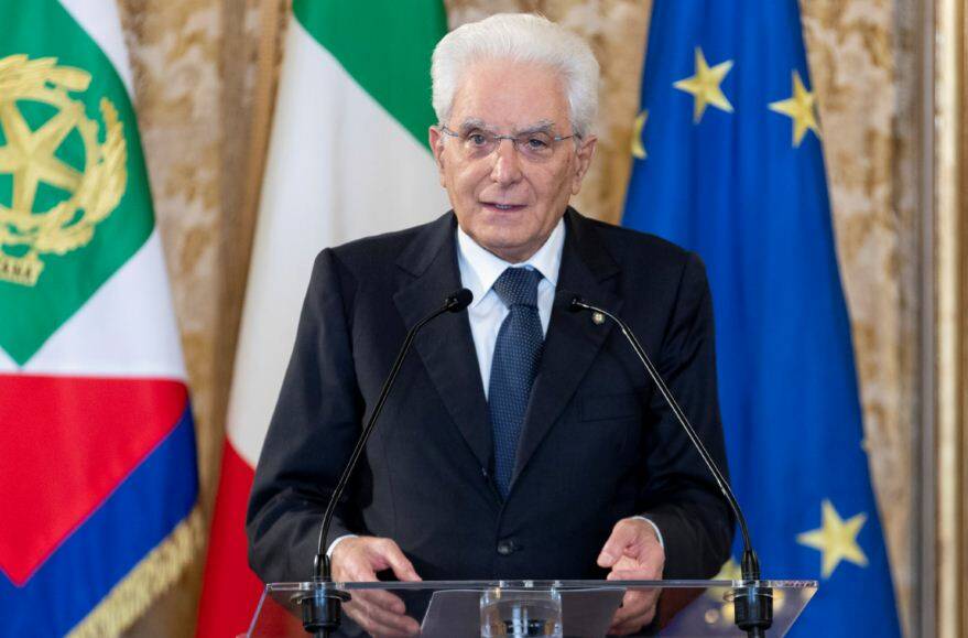 Mattarella saluta i giornalisti: “Ora seguirete il mio successore”