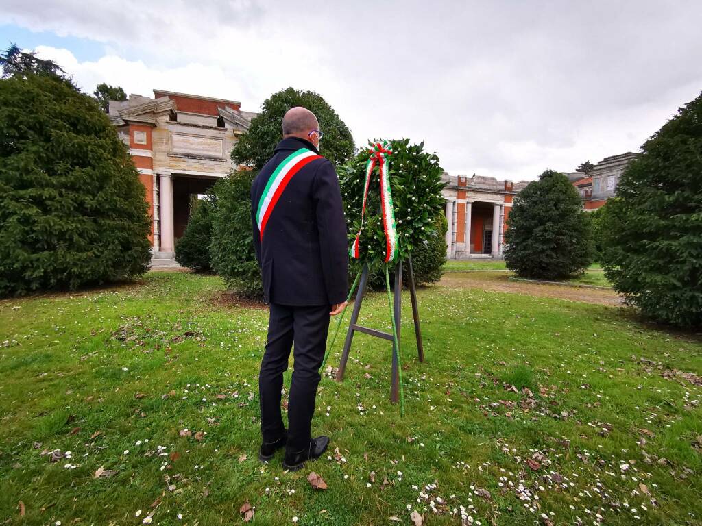 Covid, Reggio Emilia ricorda in piazza le sue 1.142 vittime