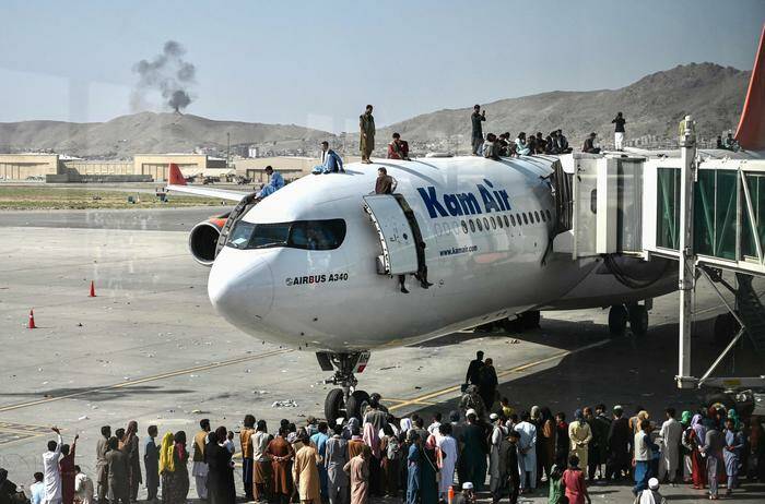 Afghanistan, atterrato volo di rimpatrio da Kabul