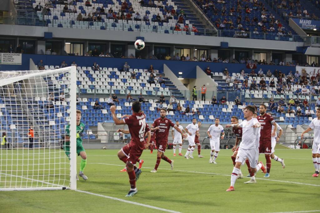 Reggiana, buona la prima: i granata battono il Montevarchi 2-0