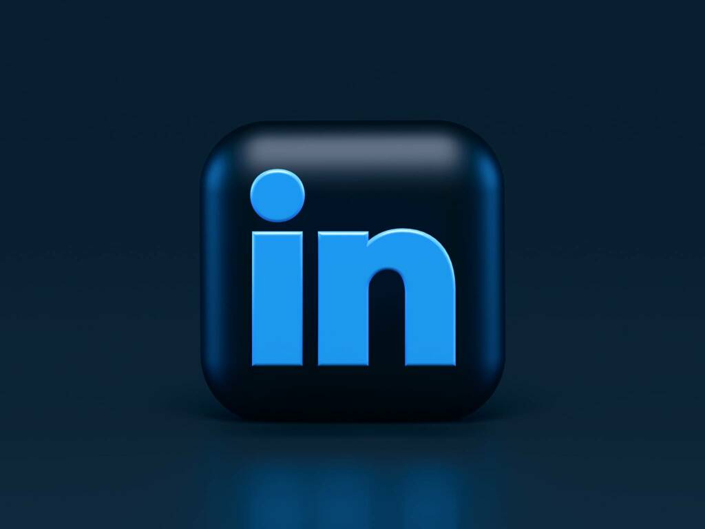 LinkedIn: dati 2021 e linee guida per farsi notare dalle aziende