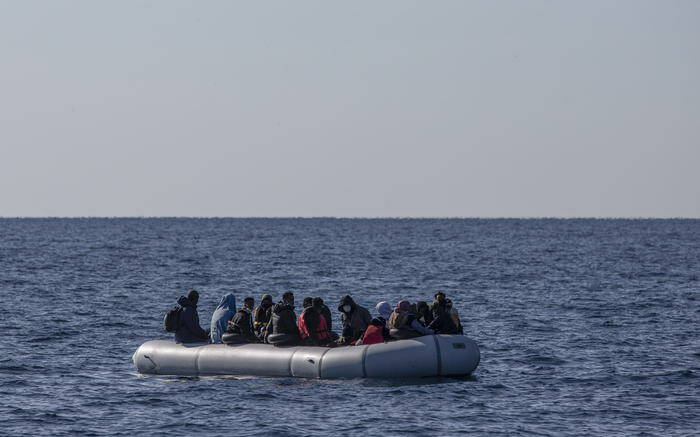 Tragedia di Natale nell’Egeo, affondano due barconi di migranti: 27 morti