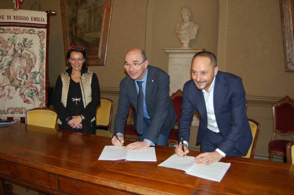Campi di via Agosti, firmato l’accordo fra Comune e Reggiana