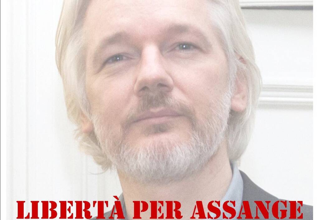 Presidio del Movimento free Assange in piazza Prampolini