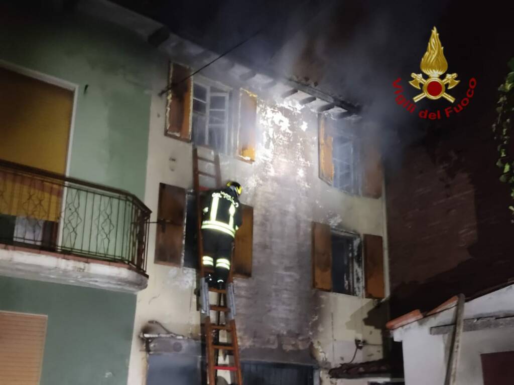 Tragedia a Fabbrico, due fratellini di 7 e 8 anni muoiono in un incendio