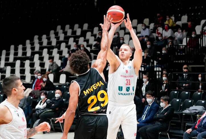 Covid, rinviata la sfida fra Unahotels e Kiev basket