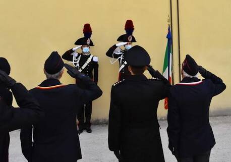 I carabinieri commemorano la medaglia d’oro Leone Carmana