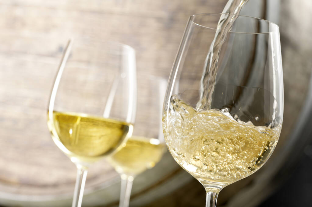 Settore enologico: sul web trend di vendite positivo per i vini bianchi