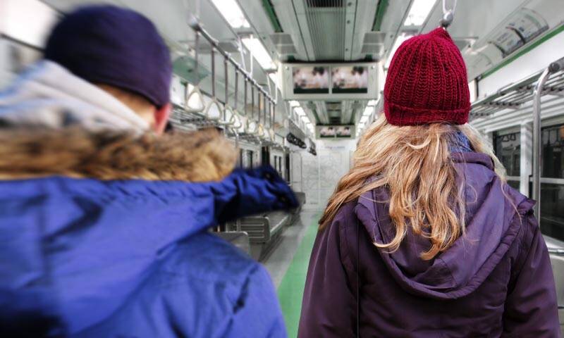 Minorenne aggredita sessualmente sul treno al ritorno da scuola