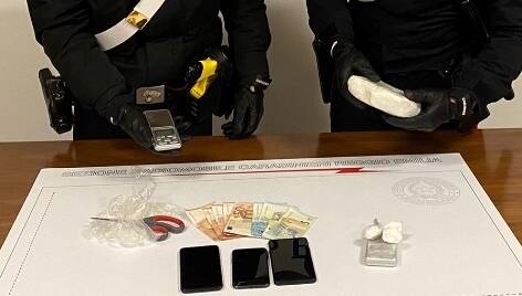 Giovane arrestato con il giubbotto imbottito di cocaina