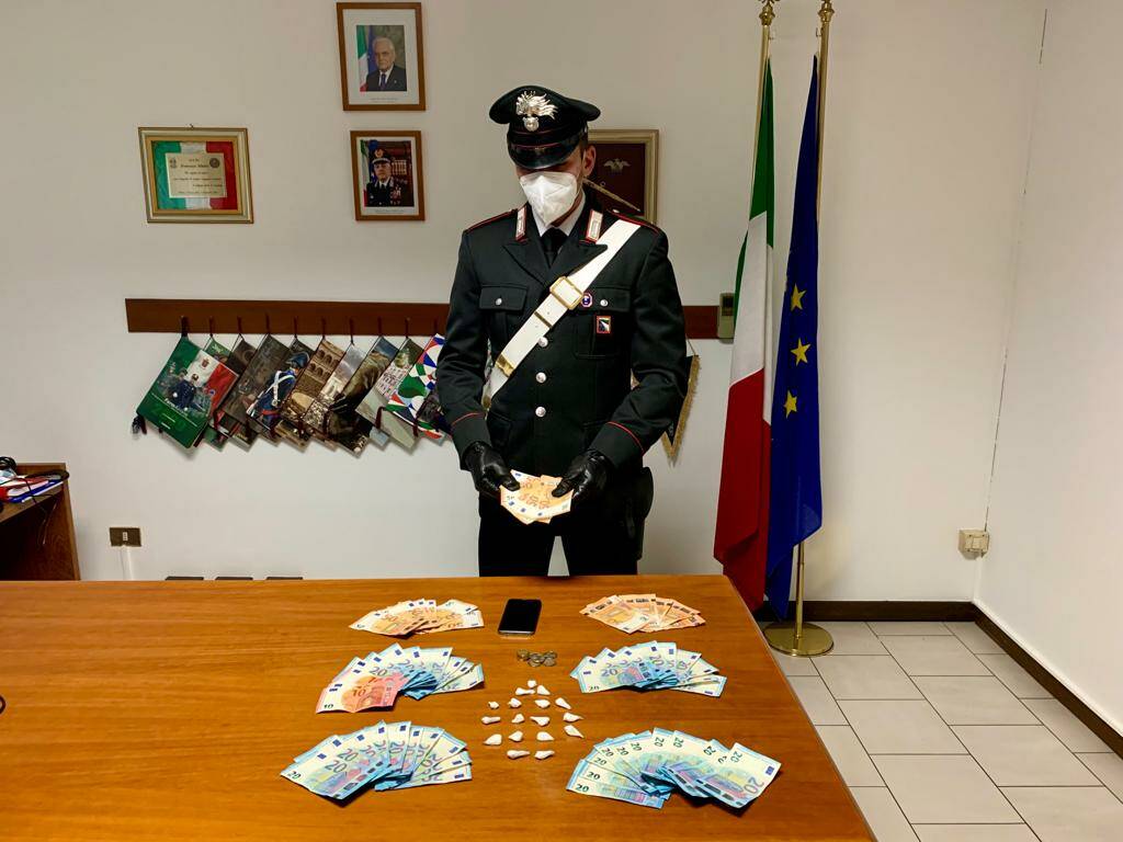 Cocaina nelle mutande e 20mila euro in casa: arrestato
