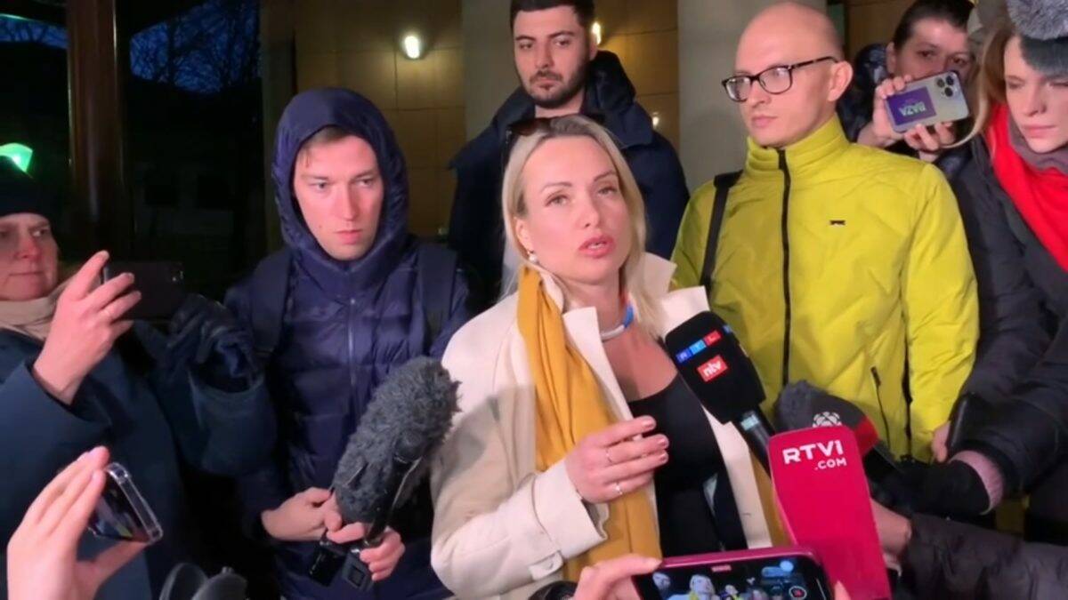 La giornalista russa Marina Ovsyannikova multata per il blitz durante il tg