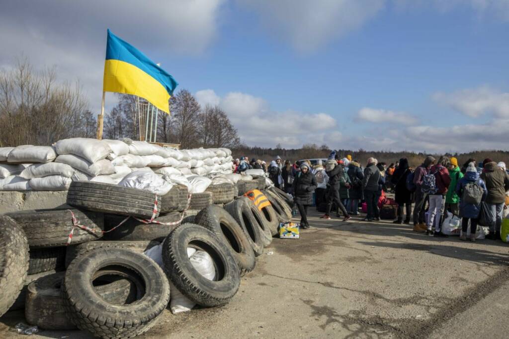 Ucraina, a Mariupol respinta la proposta di resa: Ue denuncia crimini di guerra
