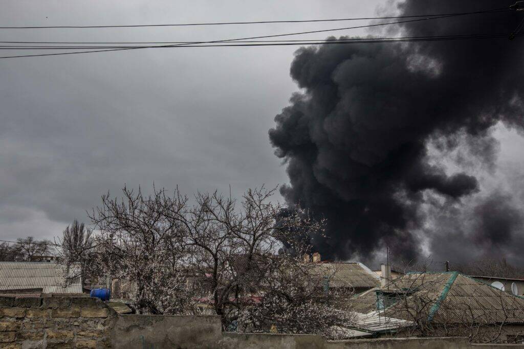 Ucraina, esplosioni a Odessa: colpito l’aeroporto
