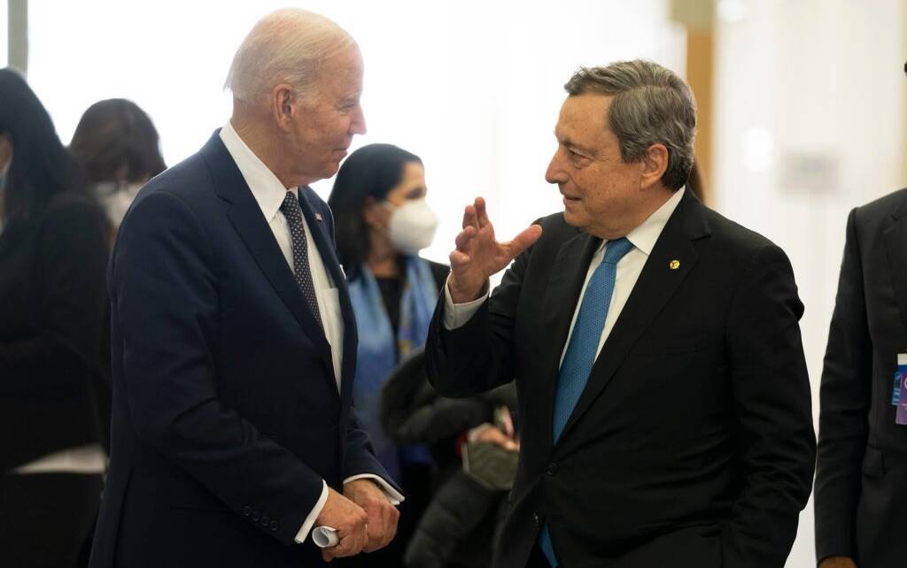 Draghi, messaggio a Biden: “Italia ed Europa ora vogliono la pace in Ucraina”