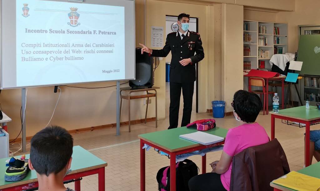 I carabinieri salgono in cattedra: lezione di legalità per studenti