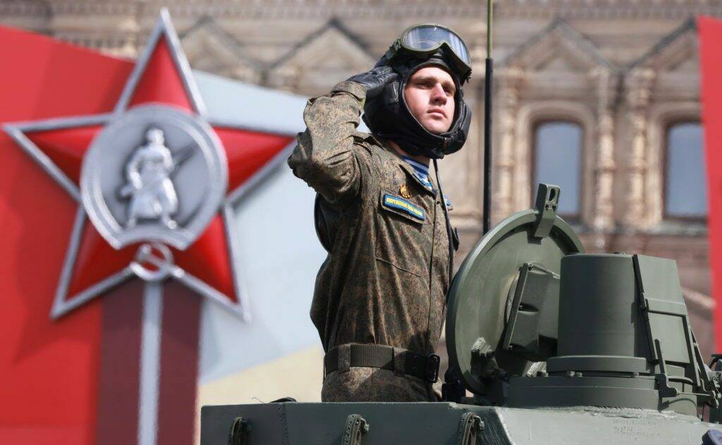 Primo processo per crimini di guerra a un soldato russo: a Mariupol arrivano gli inquirenti di Mosca