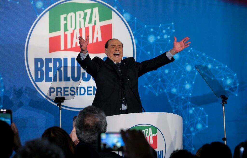 Berlusconi è già in campagna elettorale: “Pensioni minime a mille euro e milioni di nuovi alberi”