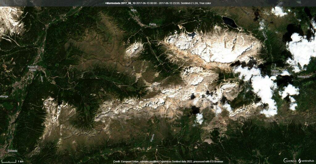Marmolada, il ghiacciaio in fumo nelle immagini del satellite