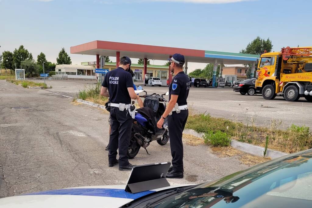 Scandiano, la polizia locale ritrova uno scooter rubato