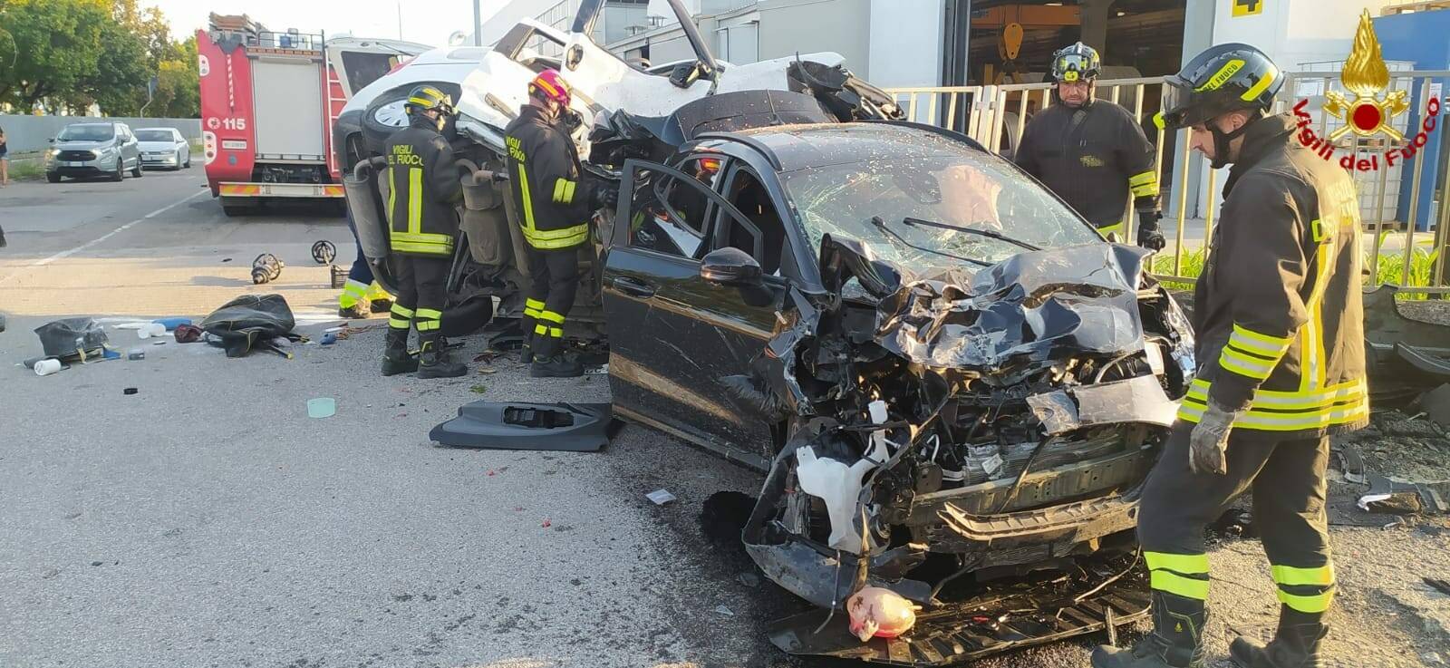 Schianto fra furgone e auto: due feriti gravi