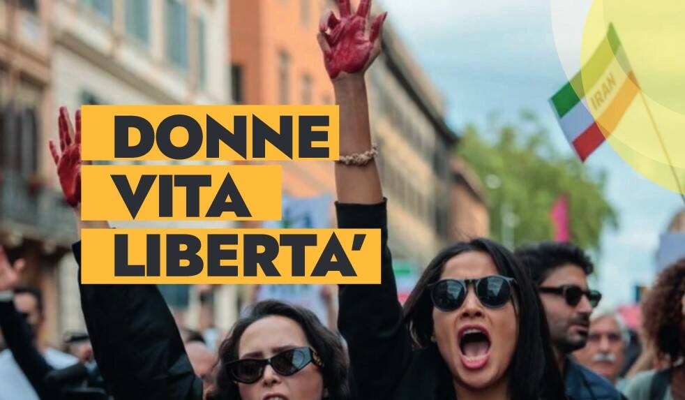 “Donne, vita e libertà”, manifestazione in piazza Prampolini