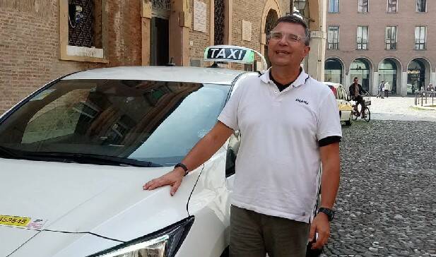 Il taxista Paolo Foroni: “Tante le promesse ma siamo lontani da una città elettrica”