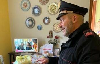 Senza soldi per la spesa, i carabinieri aiutano un 65enne