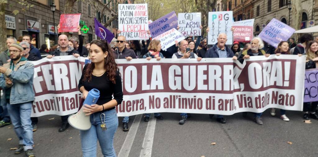 A Roma e Milano le manifestazioni per la pace. Letta contestato: “Guerrafondaio”