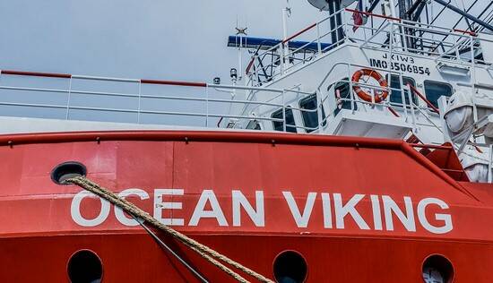 Migranti, Ocean Viking verso la Francia: monito Ue sul diritto d’asilo