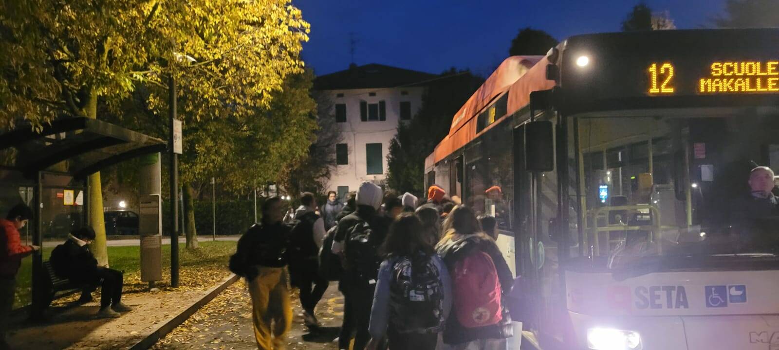 Disagi sugli autobus a Roncocesi e Cavazzoli: si raccolgono firme