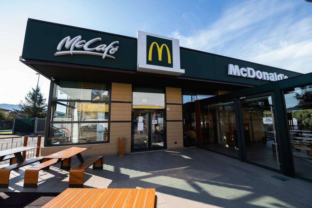 Correggio, McDonald’s dona 70 pasti caldi a settimana