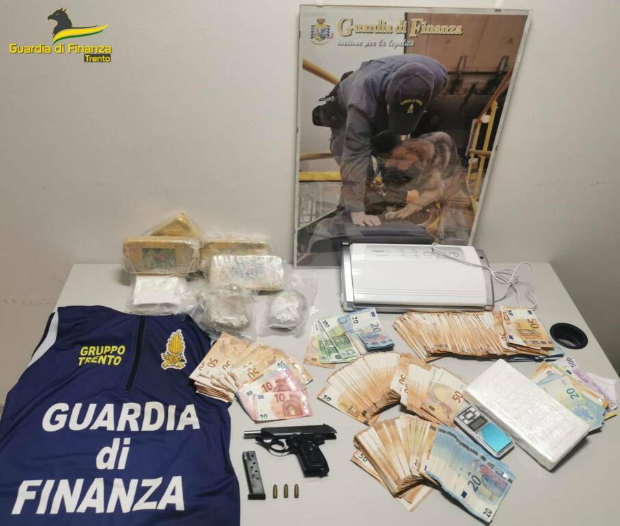 Sequestrati 3,5 chili di droga a Reggio: due arresti