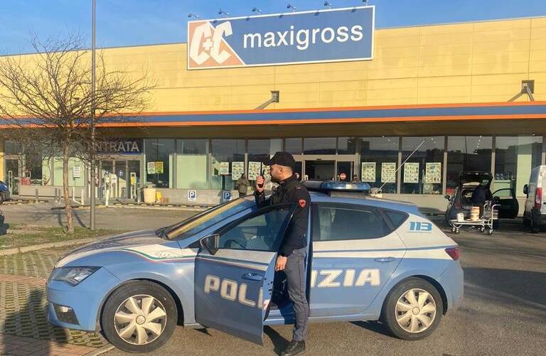 Rubano al Maxigross con l’aiuto di un dipendente: arrestati