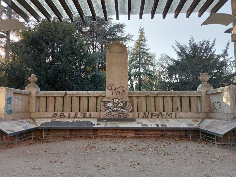 De Lucia e Aguzzoli: “Bisogna pulire il monumento dei Concordi al Parco del Popolo”