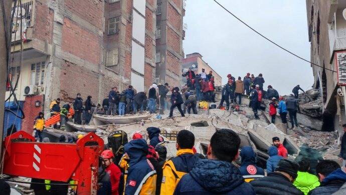 Terremoto, l’appello del deputato turco: “Ci sono solo 24 ore per salvare vite”
