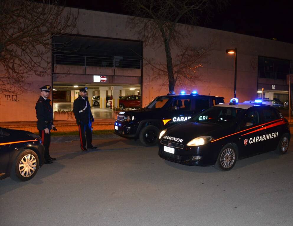 Arrivano i carabinieri, saltano due furti notturni in val d’Enza