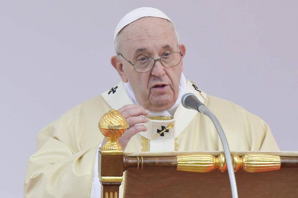 “Troppa frociaggine”, no del papa ai seminaristi gay