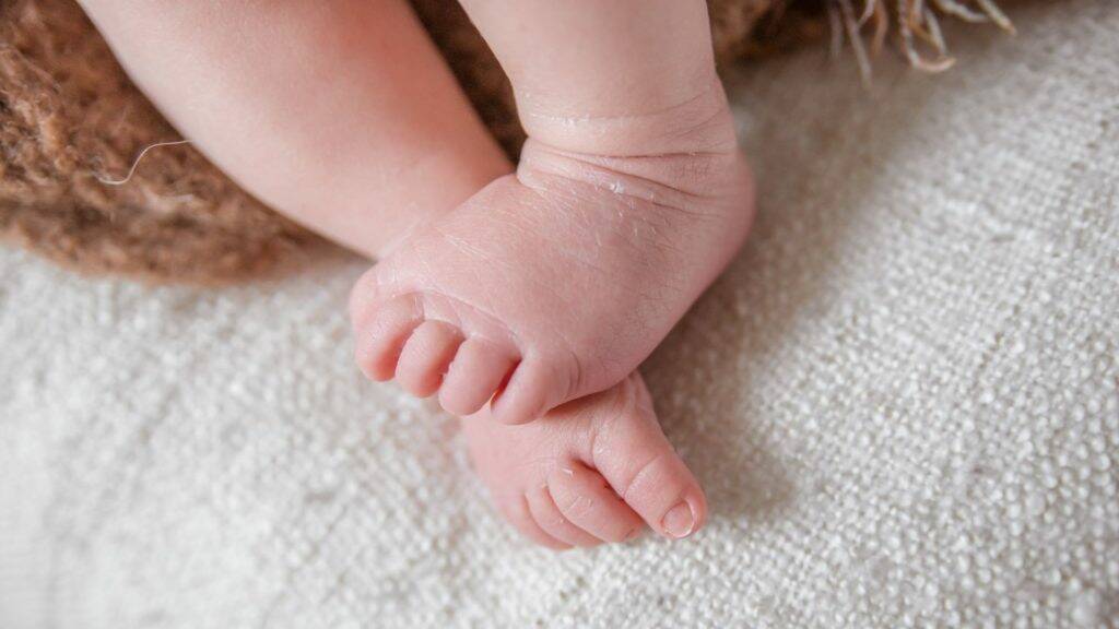 A Milano un’altra mamma lascia in ospedale la bimba appena nata: “Non posso tenerla”