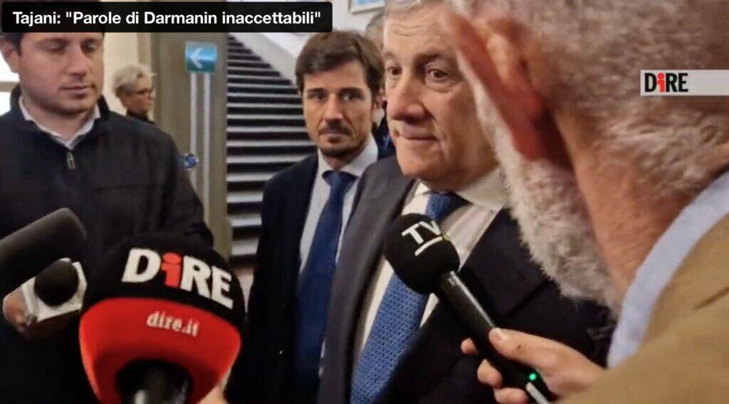 Il ministro francese Darmanin: “Meloni incapace sui migranti”, Tajani: “Parole inaccettabili”. E non va a Parigi