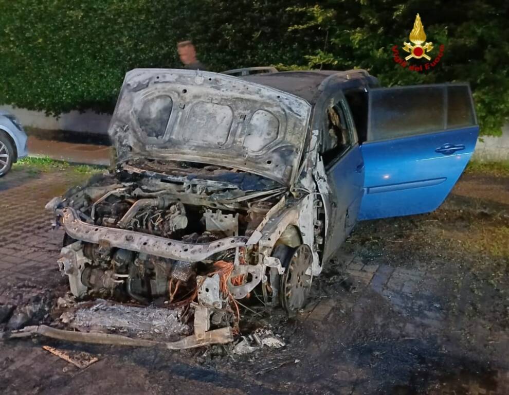 Correggio, a fuoco un’auto: l’incendio è doloso