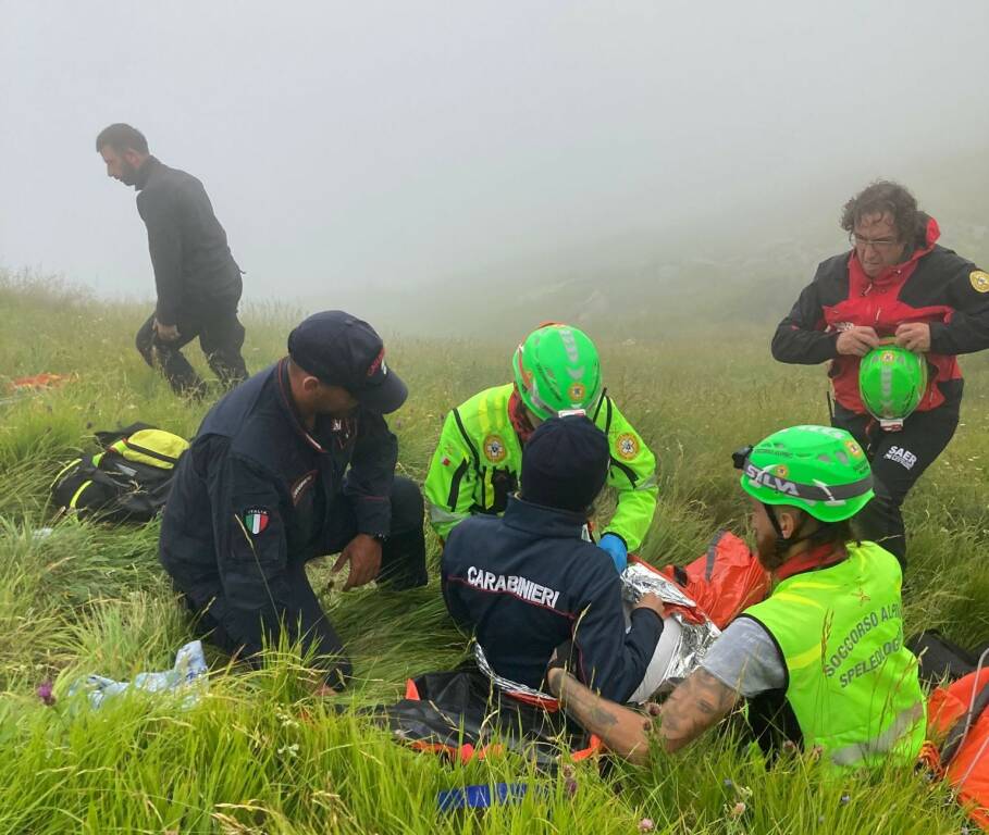 Donna ferita a 1.800 metri, salvata da carabinieri e soccorso alpino